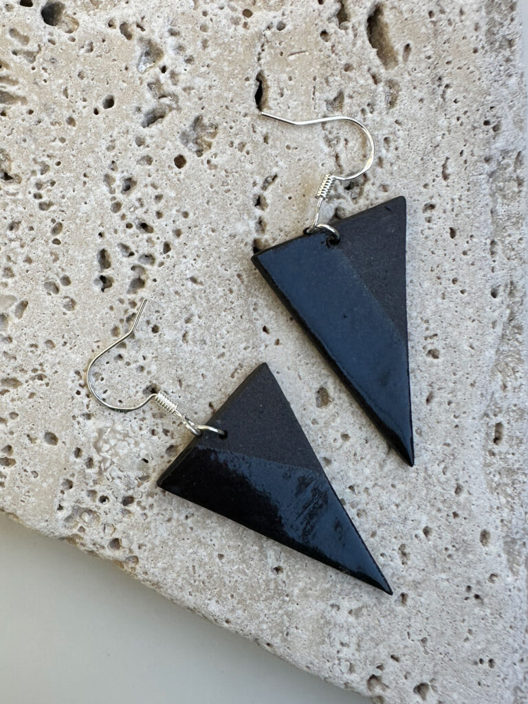 Triangle Black